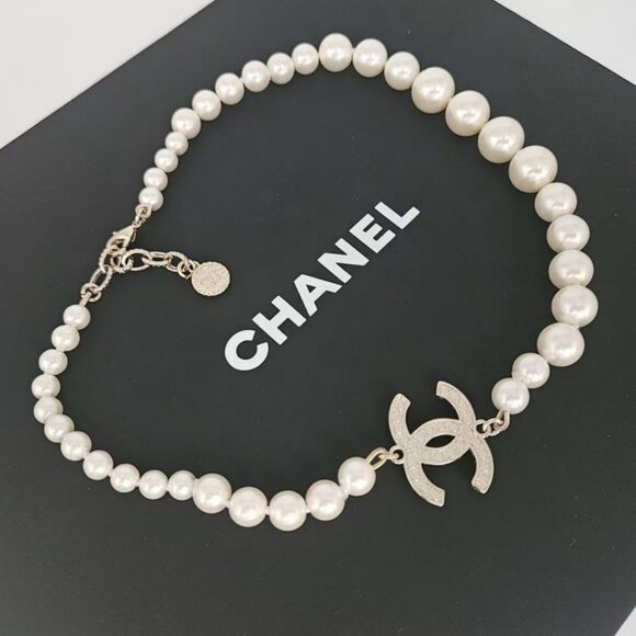 Glamorous Pearl Beaded Chain with Coin Detail - Picture 2 of 6